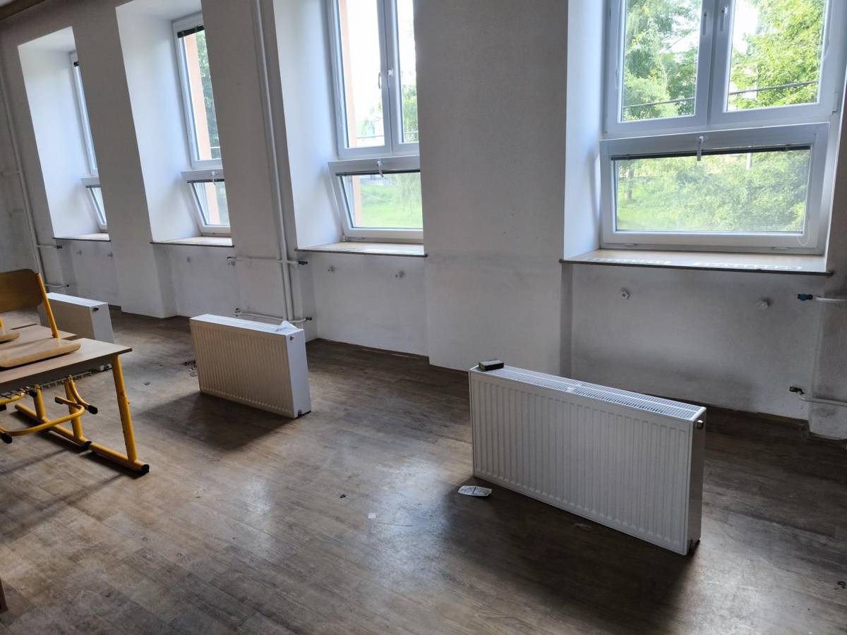 PROJEKT VÝMĚNA RADIÁTORŮ V ZÁKLADNÍ ŠKOLE PŘEDÍN BYL PODPOŘEN V ROCE 2025 VE VÝŠI 155.000 Kč KRAJEM VYSOČINA.