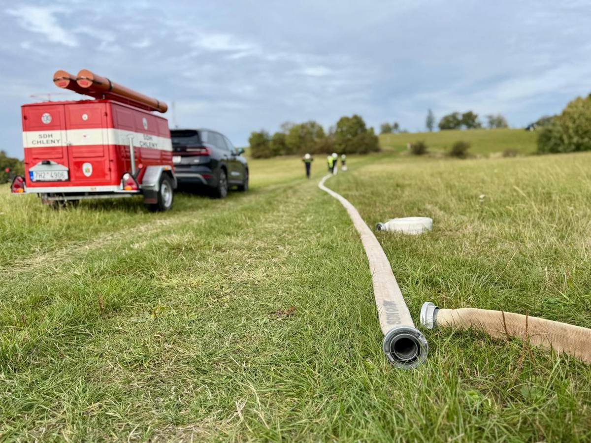 Uplynulou sobotu se uskutečnila avizovaná dálková doprava vody z rybníka pod Zátvory až k vysílači na Prorubách. Akce ze zúčastnily téměř všechny sbory z našeho okrsku. I přes malé komplikace byl úkol splněn.