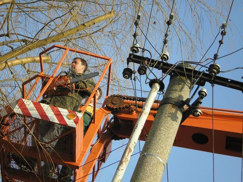 Žádost od společnosti eg.d a podrobný popis "jak na to" najdete na webových sránkách obce: www.hornidubenky.cz/aktuality/egd-zada-o-odstraneni-drevin-ohrozujicich-bezpecny-a-spolehlivy-provoz