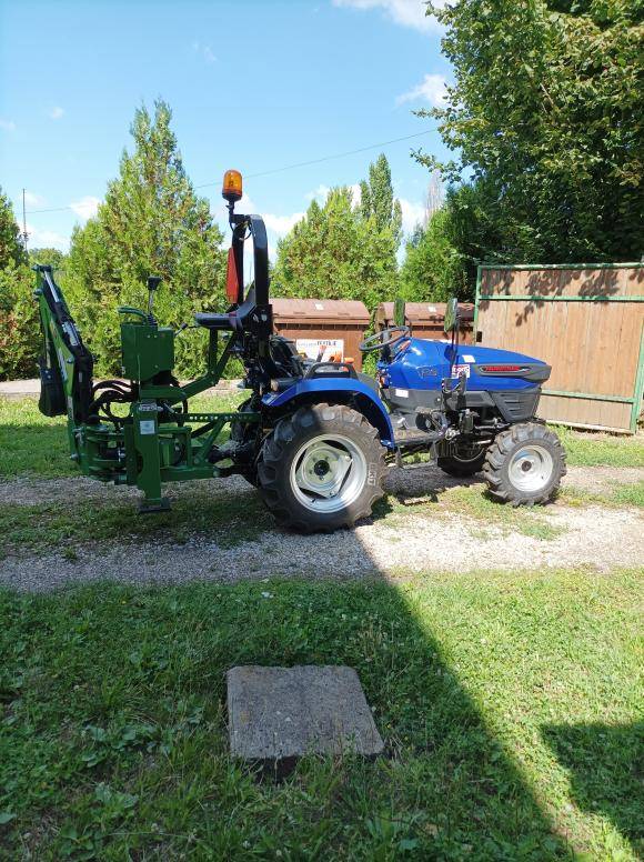 Komunálna technika - Malotraktor s nakladačom