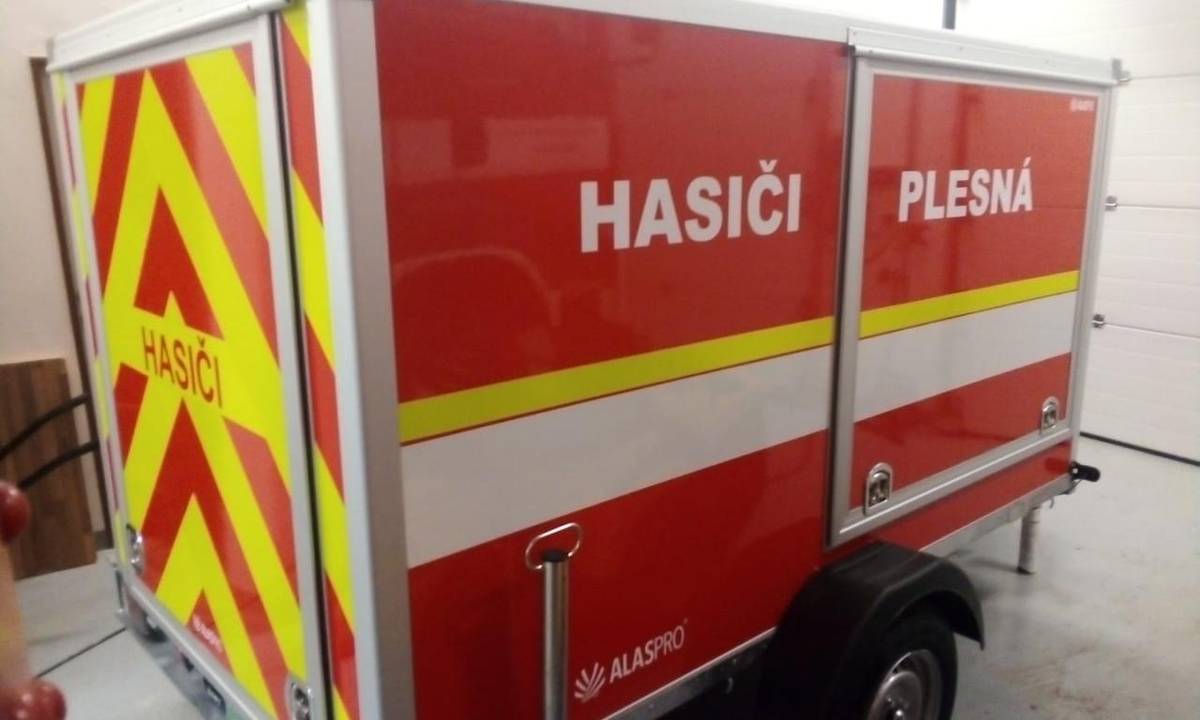 Město získalo dotaci ve výši 100% uznatelných nákladů z programu MV - dotace pro JSDH obcí a programu Karlovarského kraje na podporu JSDH obcí KK na pořízení požárního přívěsu pro hašení, který zvýší akceschopnost jednotky při zásazích.