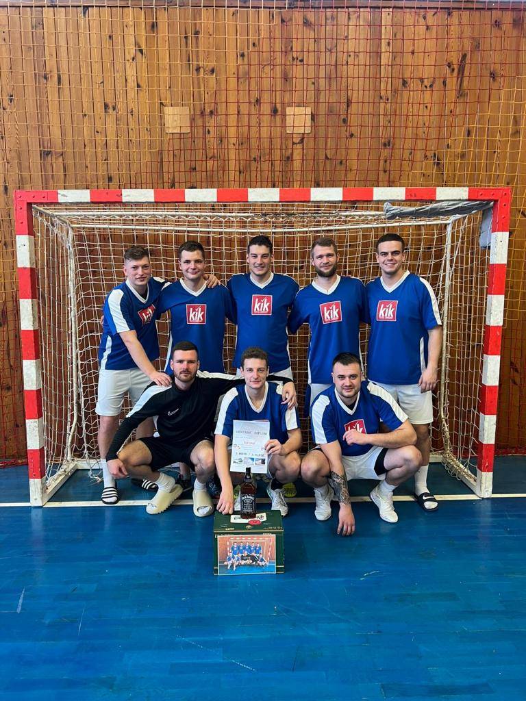 Fotbalový tým TJ Jiskra Plesná se zúčastnil 6.ledna turnaje ve Skalné. Turnaj v sálové kopané pořádá Roman Kirch. Tým se umístil na 3. místě. Bohužel nedosáhl na kvalitu mužstva "DM Team", s kapitánem Petrem Schallerem, který tento turnaj opět  vyhrál.