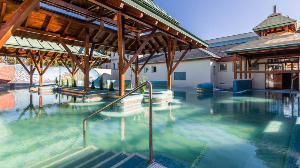 Klub dôchodcov Vás srdečne pozýva dňa 15. októbra v stredu na výlet do termálneho kúpaliska Mosonmagyaróvár. Cena pre členov klubu 12 EUR, ostatní záujemcovia 15 EUR. Prihlásiť sa môžete u členov výboru. Odchod autobusu bude o 8.00 h z autobusovej zastávky.