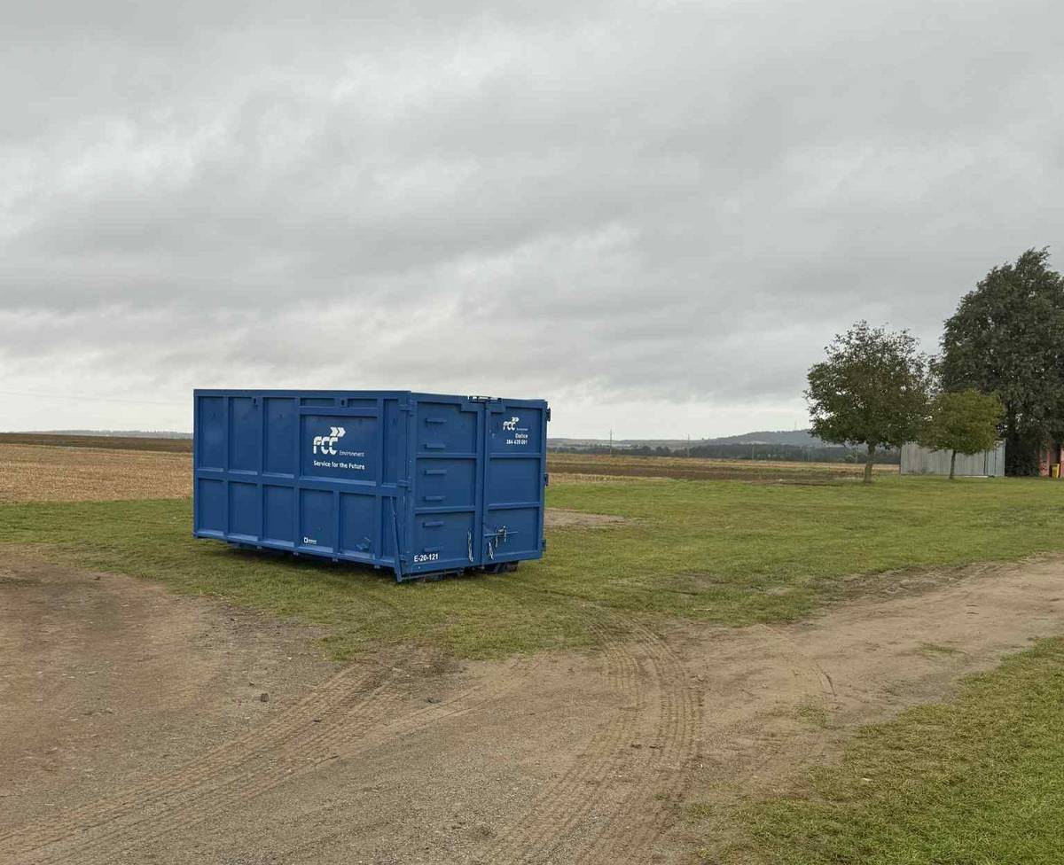 Informujeme občany, že je k dispozici kontejner na dřevo za hřištěm. Ukládá se POUZE dřevo bez skla, železa atd. Bude přistaven do 20.10.2025. OÚ Police