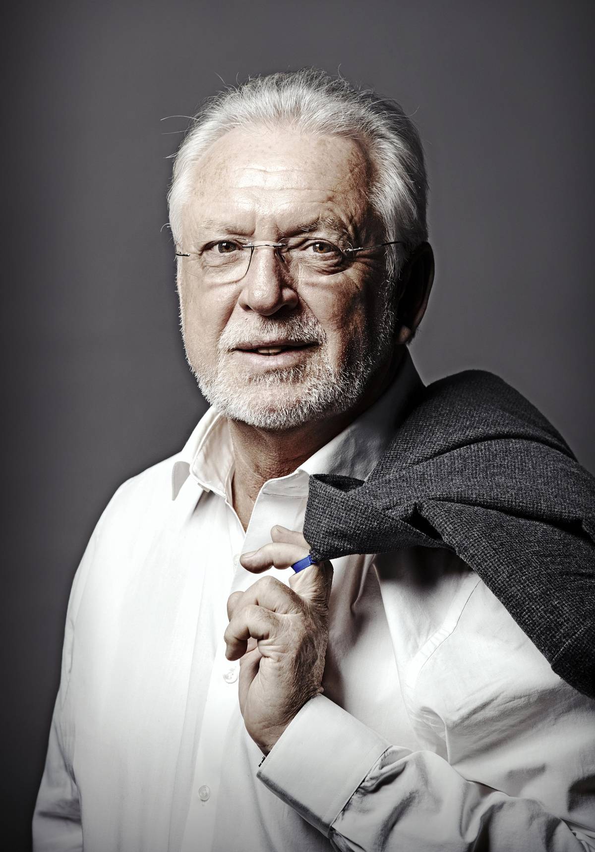 FILMFEST STARÉ MĚSTO přivítá již tento víkend 10. - 11. října 2025 v Kině Sněžník skvělé hosty JAROMÍRA HANZLÍKA, MICHALA ISTENÍKA, IVANU PLÍHALOVOU A MIROSLAVA KOBZU. Kromě nich se můžete těšit i na výborné celovečerní filmy včetně dokumentárních snímků o Staroměstsku. Vstupenky jsou dostupné v předprodeji na Poště partner ve Starém Městě za  120 Kč/den a na místě za 150 Kč/den.