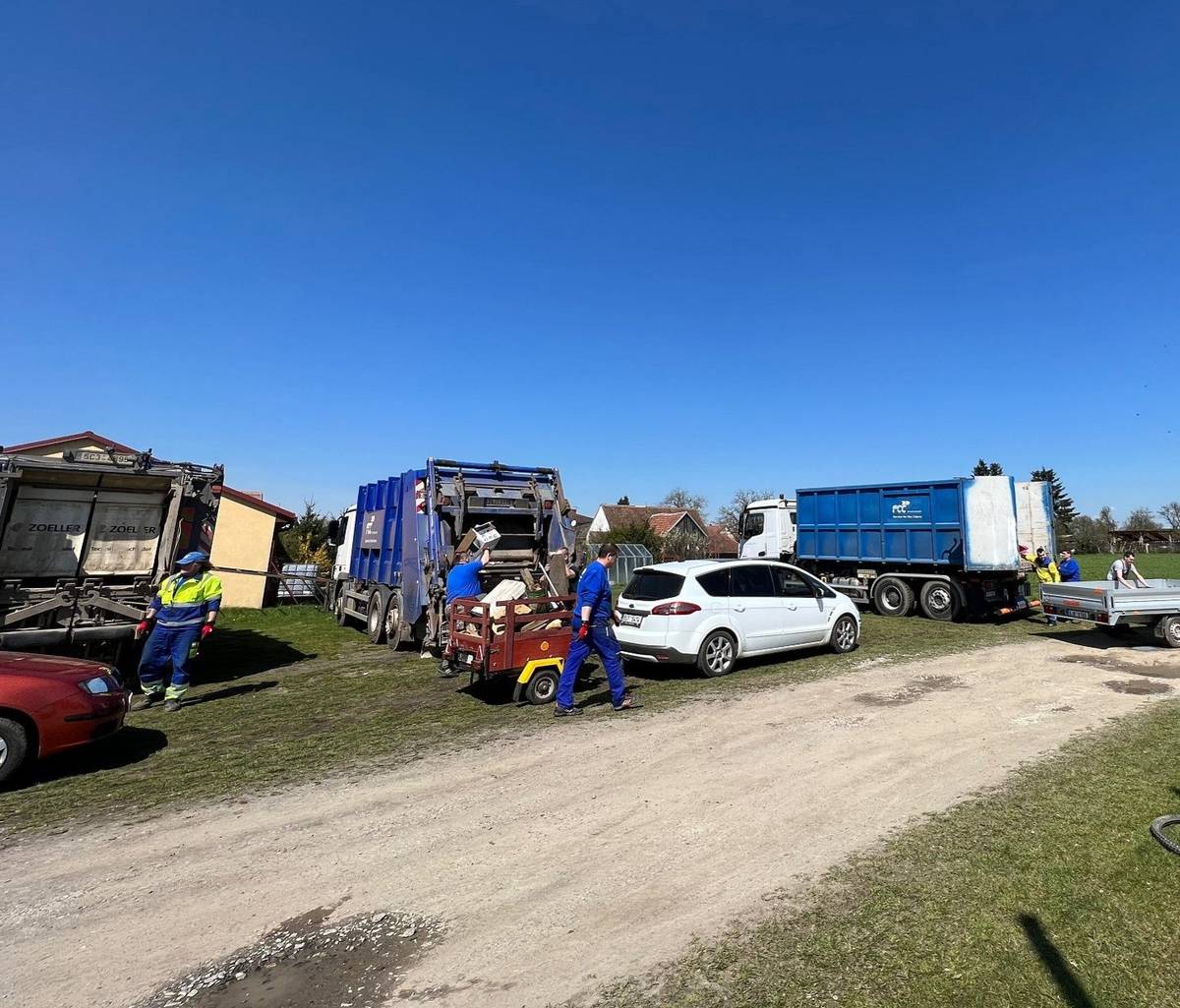V sobotu 18.10.2025 v čase 10:25 - 11:05 bude svoz nebezp. a objemného odpadu za hasičovnou. Předává se POUZE do rukou svozové firmy. OÚ Police