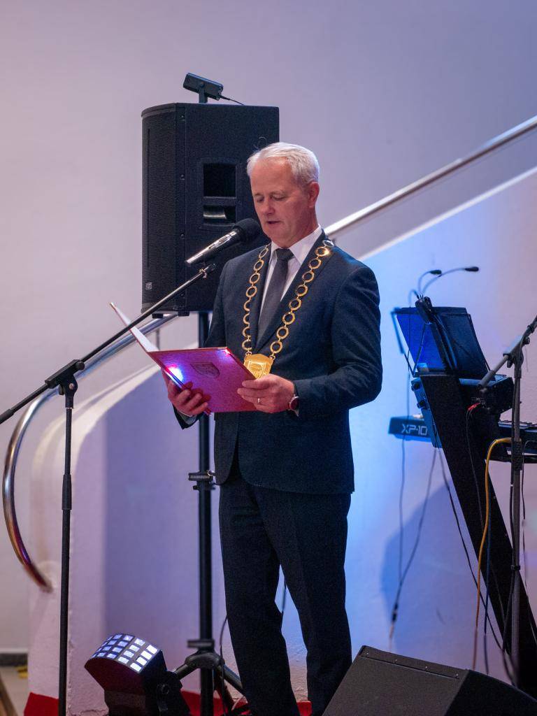 Október je časom, keď si s pokorou uvedomujeme hodnotu životných skúseností, múdrosti a lásky, ktorú starší ľudia dennodenne odovzdávajú svojim rodinám i celej spoločnosti.