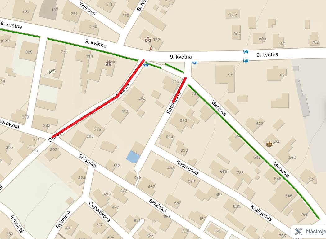 Upozorňujeme na probíhající stavební práce v části ulic Obecní, Kadlecova, Okružní. Při pohybu v těchto ulicích dbejte prosím zvýšené opatrnosti. Stavbu provádí společnost CETIN - probíhá výměna části kabelů. Stavba by měla být dokončena do konce měsíce října 2025.