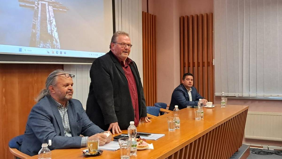 První říjnový den se na Městském úřadě v Podbořanech konalo neformální setkání zástupců města a aktérů sociálních služeb Podbořanska.