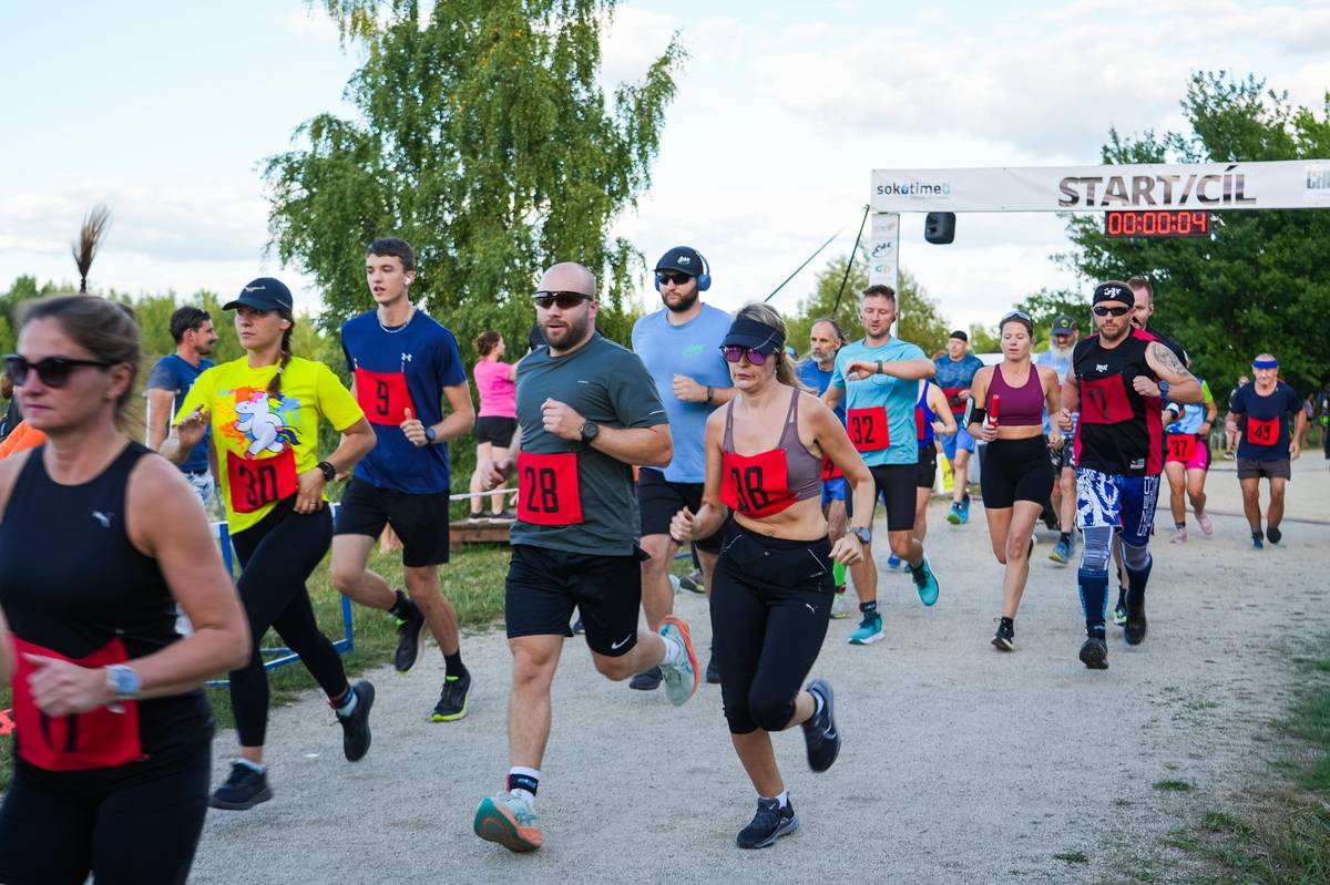 CHODOV (15. 10. 2025) – Chodov i v příštím roce výrazně podpoří místní sportovní kluby a pořadatele kulturních akcí. Celkem vyčlení dva miliony korun, z toho 1,5 milionu připadne sportovním organizacím a klubům pracujícím s dětmi a mládeží a půl milionu pak pořadatelům sportovních a kulturních akcí. „Cílem těchto dotací je podpořit snahu oživovat společenský a sportovní život ve městě,“ vysvětlil smysl finanční injekce starosta Patrik Pizinger. Žádosti o poskytnutí dotace je možné podávat od 17. listopadu do 1. prosince 2025 včetně. Za den doručení se považuje datum přijetí žádosti podatelnou Městského úřadu Chodov. Program administruje odbor školství, kultury a vnitřních věcí MÚ Chodov, Komenského 1077, kontaktní osobou je Petra Pivková (tel.: 352 352 102, e-mail: pivkova@mestochodov.cz). Oba dotační programy a žádosti jsou už vyvěšeny na elektronické úřední desce.