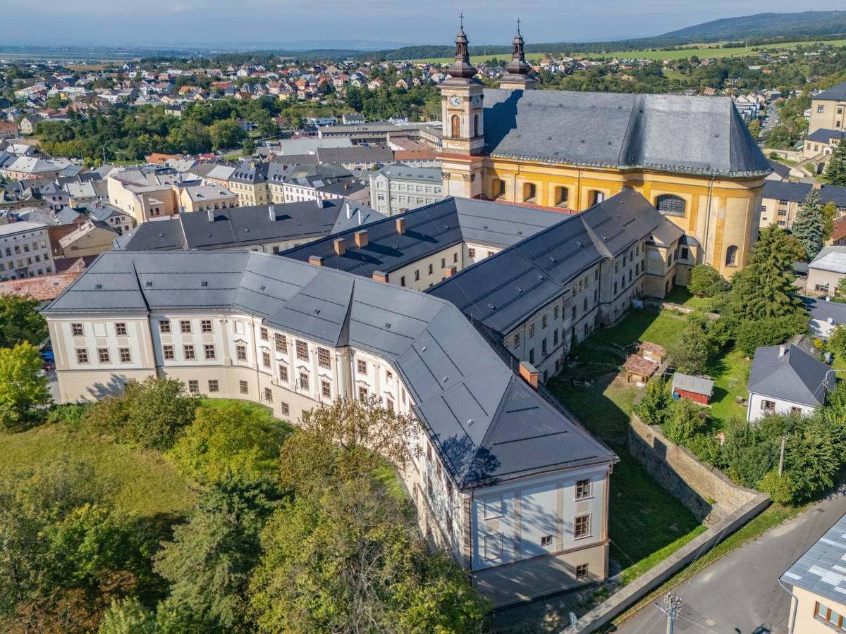 V září tohoto roku byla úspěšně dokončena obnova jihovýchodní fasády bývalého augustiniánského kláštera. Projekt byl podpořen dotací Olomouckého kraje ve výši 265 tisíc korun a příspěvkem Ministerstva kultury ve výši 435 tisíc korun.