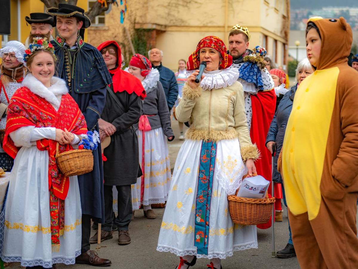 S blížící se zimní sezónou se opět těšíme na období tance, hudby a dobré nálady – na šternberský masopust! Tradiční veselice, která patří k nejoblíbenějším společenským událostem roku, se uskuteční v sobotu 17. ledna 2026.