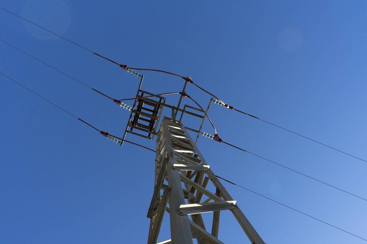 Společnost EG.D, s.r.o., oznamuje, že z důvodu plánovaných prací na zařízení distribuční soustavy – rekonstrukcí, oprav, údržbových a revizních prací – dojde k přerušení dodávky elektrické energie. Termín odstávky: Úterý 18. listopadu 2025 od 08:00 hodin do 16:00 hodin ⚡ Vypnutá oblast: Všechny odběry napájené z trafostanice TS 8035 Žebětín ZD Dotčené adresy:   Brno, Žebětín, Jerlínová, parcela 2147/134   Brno, Žebětín, Kohoutovická, čp./čo. 177/117   Další informace: EG.D, s.r.o., jako provozovatel distribuční soustavy, je k tomuto kroku oprávněna podle § 25 odst. 3 písm. c) bod 5 zákona č. 458/2000 Sb. (energetický zákon). Žádáme všechny odběratele o pochopení pro toto nezbytné omezení. ⚠️ Upozornění:   Po celou dobu odstávky považujte zařízení za pod napětím.   Pokud plánujete použít vlastní náhradní zdroj, je nutné toto předem projednat se společností EG.D, s.r.o.   Pro aktuální informace o odstávkách volejte Nonstop linku 800 22 55 77 nebo navštivte www.egd.cz. Děkujeme za pochopení. EG.D, s.r.o.