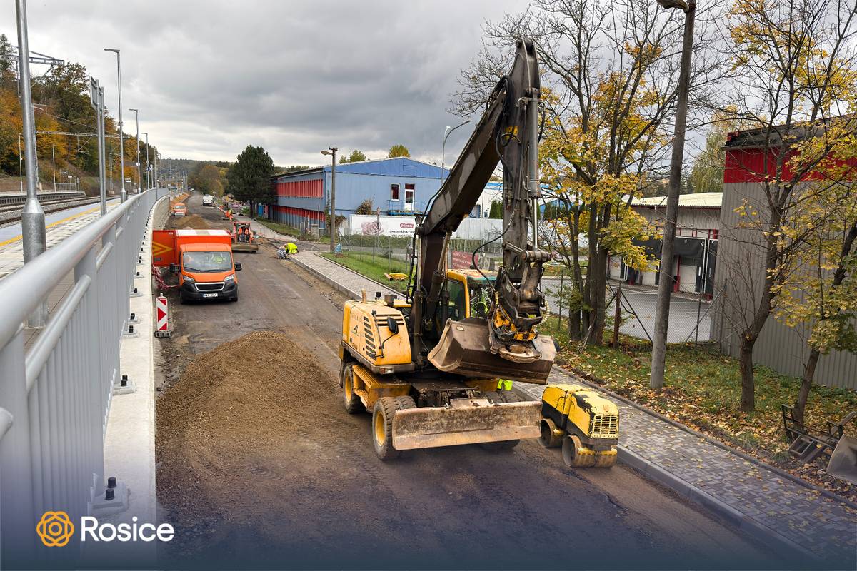Aktuální informace o tom, co se děje a co nás čeká na silnicích, máte tady.