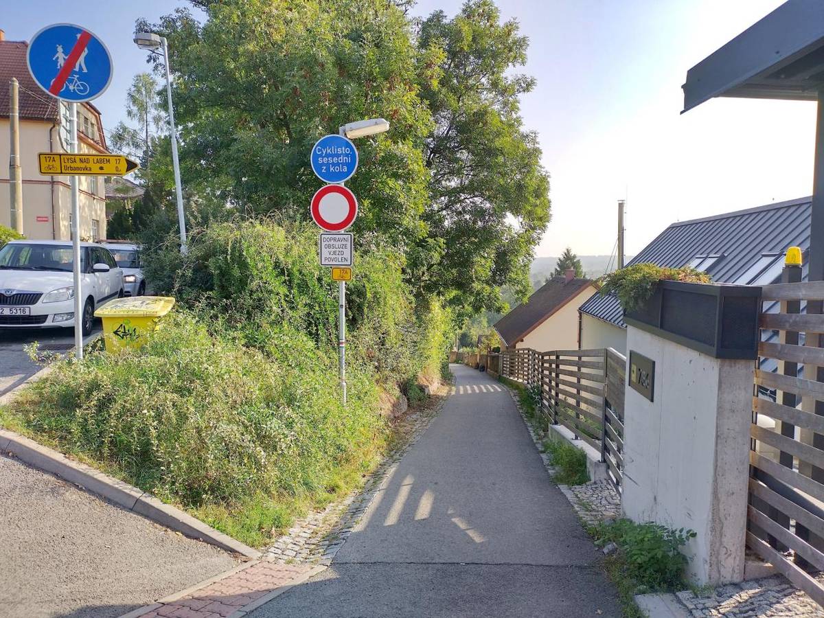 Vážení spoluobčané,  dovolujeme si Vás tímto upozornit na začínající (20.10.2025) stavbu „Sanace opěrné zdi podle pozemku par. č. 135/5 v k.ú. Nové Benátky, ulice Raabova“.