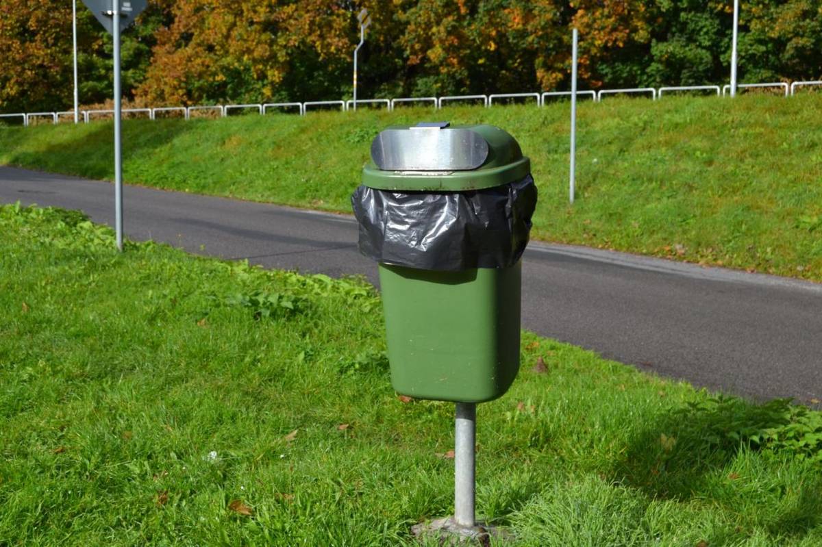 Chov psa prináša nielen radosť, ale aj povinnosti. Vlastníctvo psa je pre mnohých zdrojom veľkej radosti a príjemným spestrením každodenného života. Je to však aj záväzok, ktorý si vyžaduje zodpovednosť – nielen za zviera samotné, ale aj za jeho správanie na verejnosti.