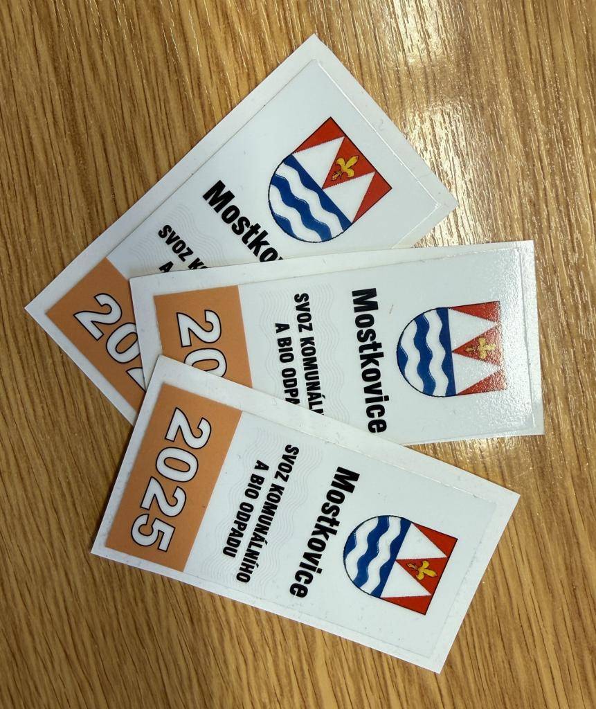 Upozorňujeme občany, kteří nemají zaplacen poplatek za odpad, že jim dále nebude vyvážen odpad, nebude přijat ani na sběrném místě.   Ti, kteří mají poplatek zaplacen, nezapomenou vylepit známku pro letošní rok na nádoby s odpadem .