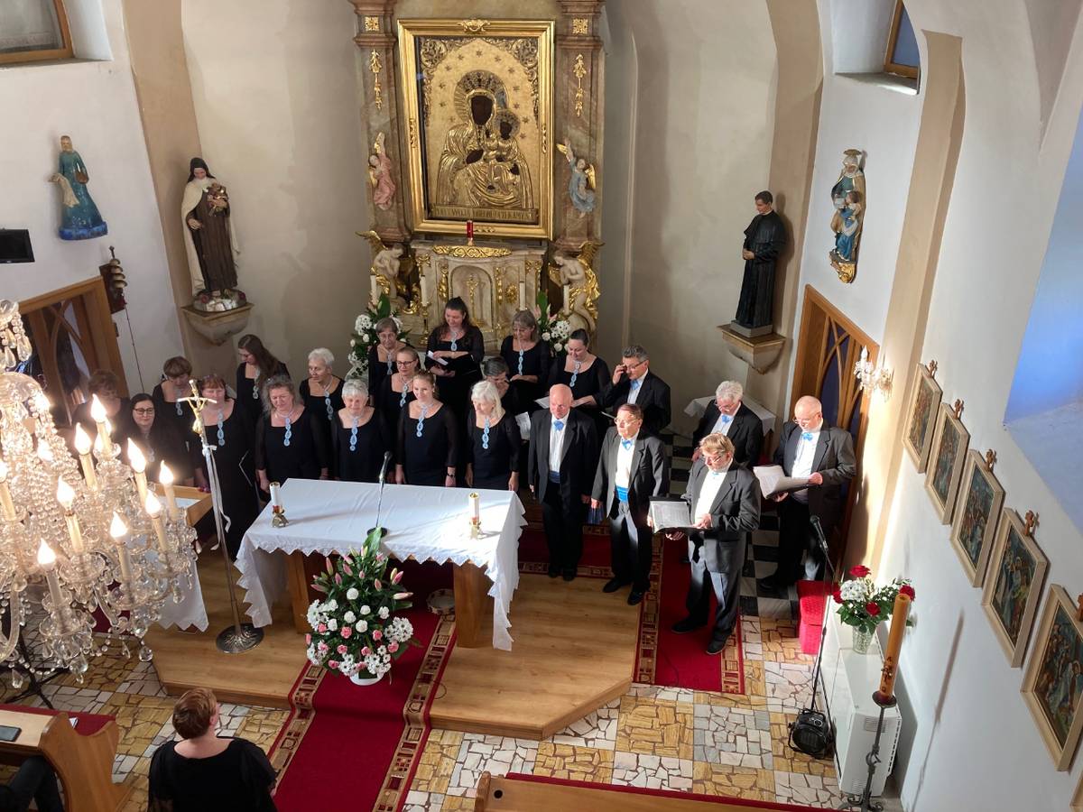 Oslavy založení kaple Narození Panny Marie v Hodoňovicích proběhly v rámci krmáše, což je vlastně slavnost na posvěcení kostela, v neděli 19. října 2025.