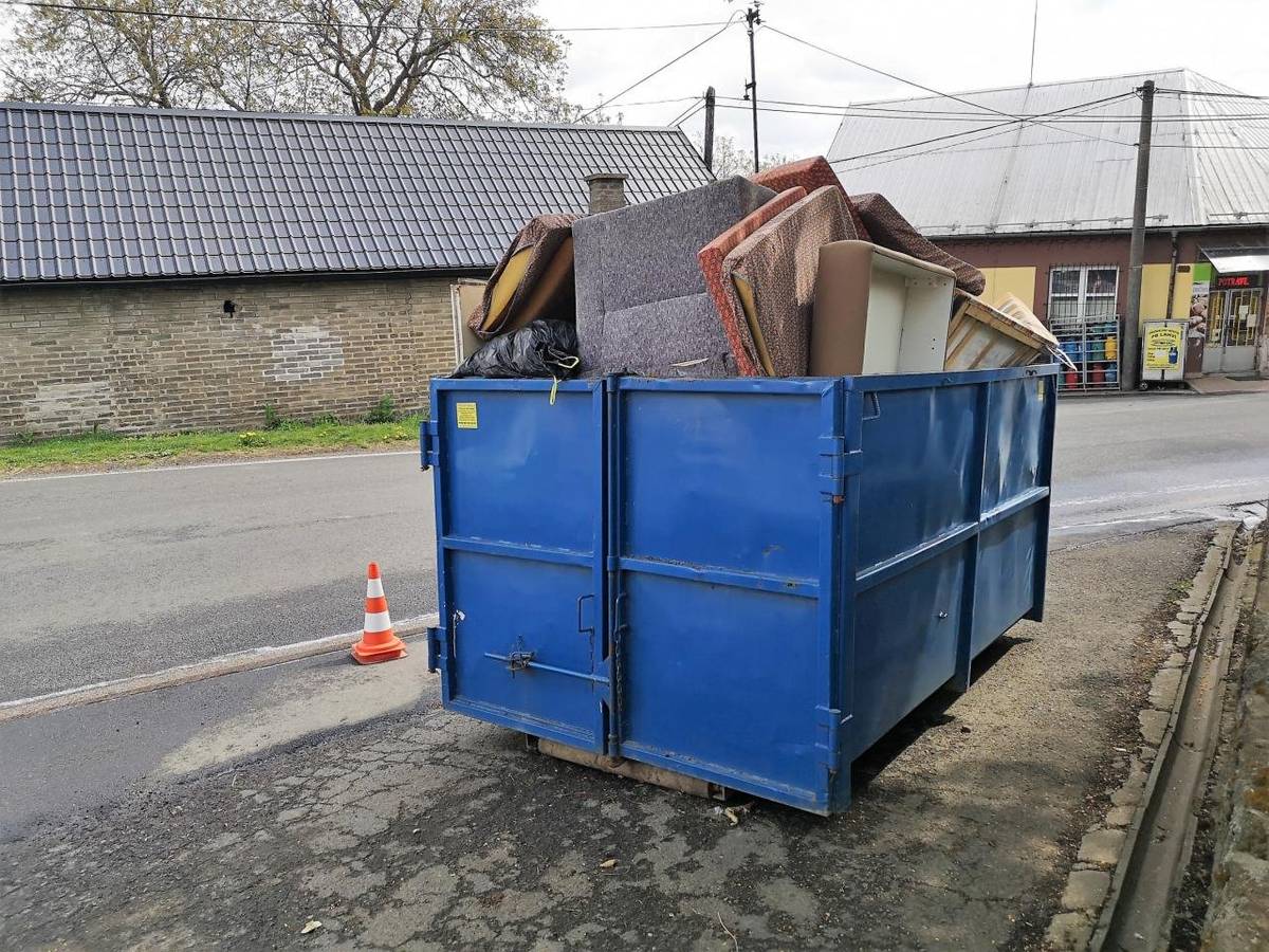 Od pátku 7. listopadu do pondělí 10. listopadu bude přistaven na návsi kontejner na velkoobjemový odpad. Upozorňujeme, že není určen na suť a podobný odpad.