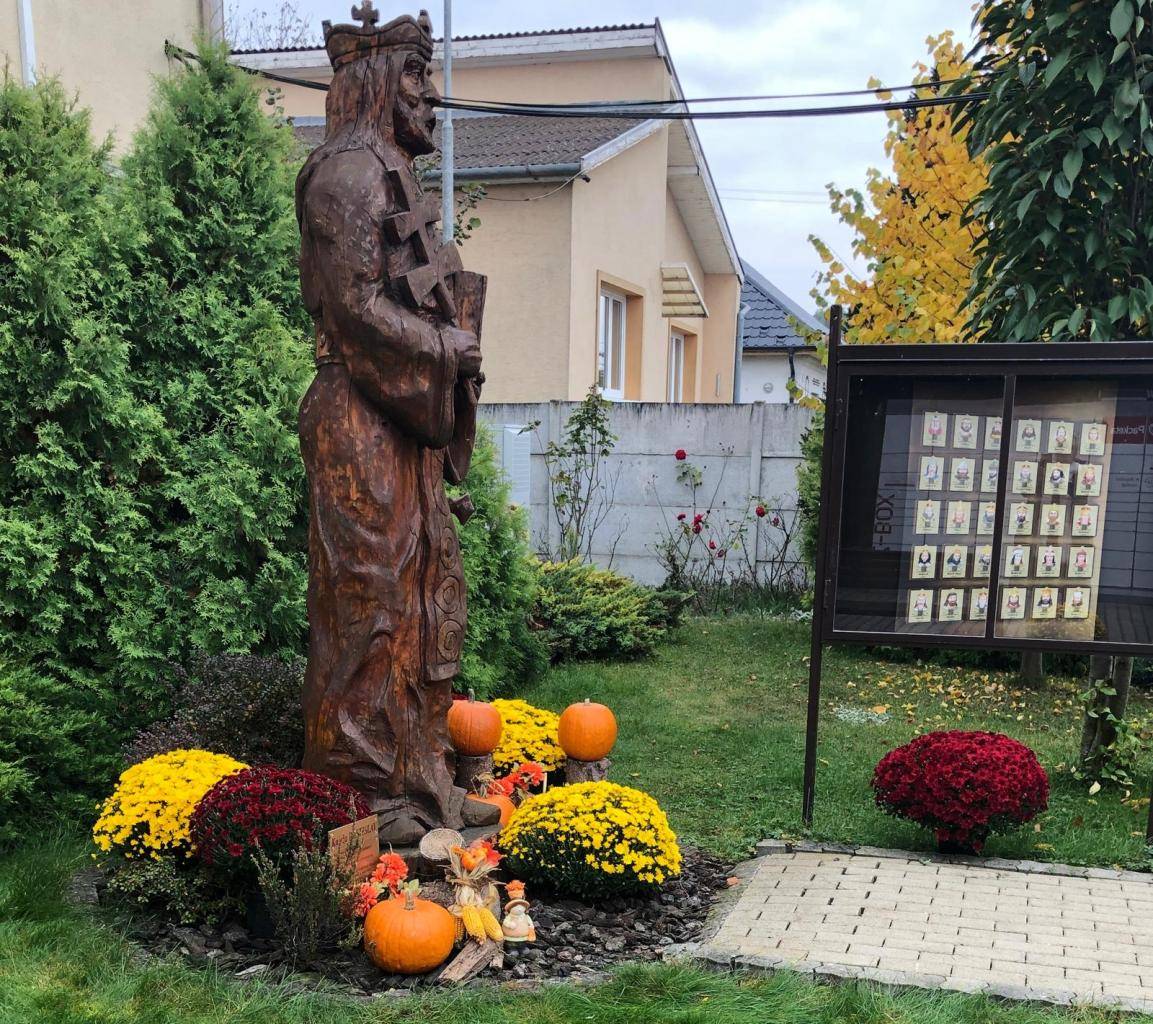 Privítanie jesene v Rastislaviciach.  Naša obec tiež privítala jeseň plnú farieb, vôní a jesennej atmosféry.