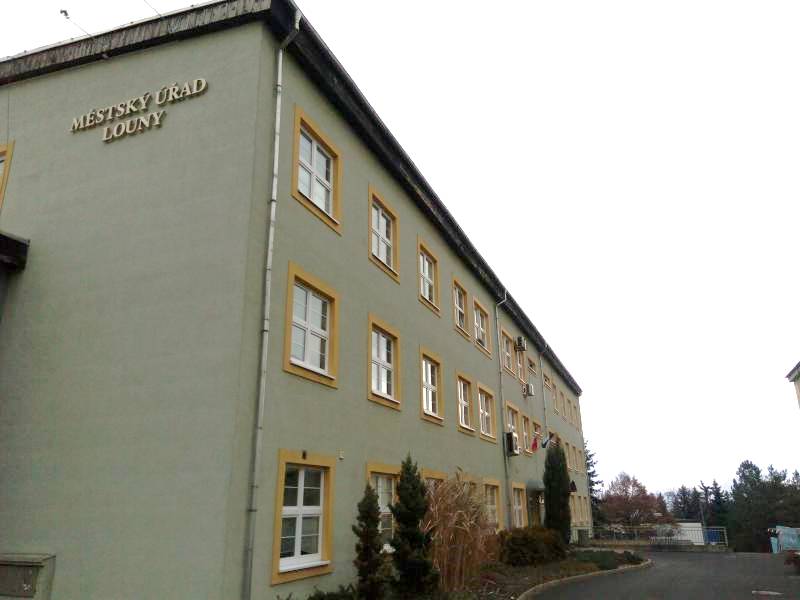 Z důvodu rekonstrukce recepce v budově Pod Nemocnicí 2379 je dnes nefunkční vyvolávací sytém. Prosíme občany, aby sledovali pořadí, ve kterém přišli a vyčkali na vyzvání pracovníka z přepážky.  Objednaní klienti se mohou v čase svého objednání hlásit na právě uvolněné přepážce.  Omlouváme se za komplikace a děkujeme za pochopení.