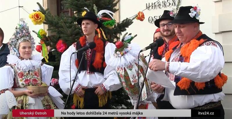 Kroje, taneční veselí a nezaměnitelná atmosféra.   Podívejte se na krátkou video reportáž TVS z ostrožských hodů, které se konaly 10.–11. října 2025.     Nechyběla radost, zpěv ani dobré víno.   https://itvs24.cz/uhersky-ostroh/na-hody-v-uherskem-ostrohu-letos-dohlizela-24-metru-vysoka-majka