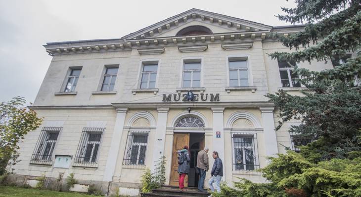 Optimistů, kteří věřili, že se rekonstrukce varnsdorfského muzea skutečně zrealizuje, nebylo mnoho. Po letech plánování, příprav a odkladů se ale přece jen dočkali. Rekonstrukce historické budovy v centru města startuje.