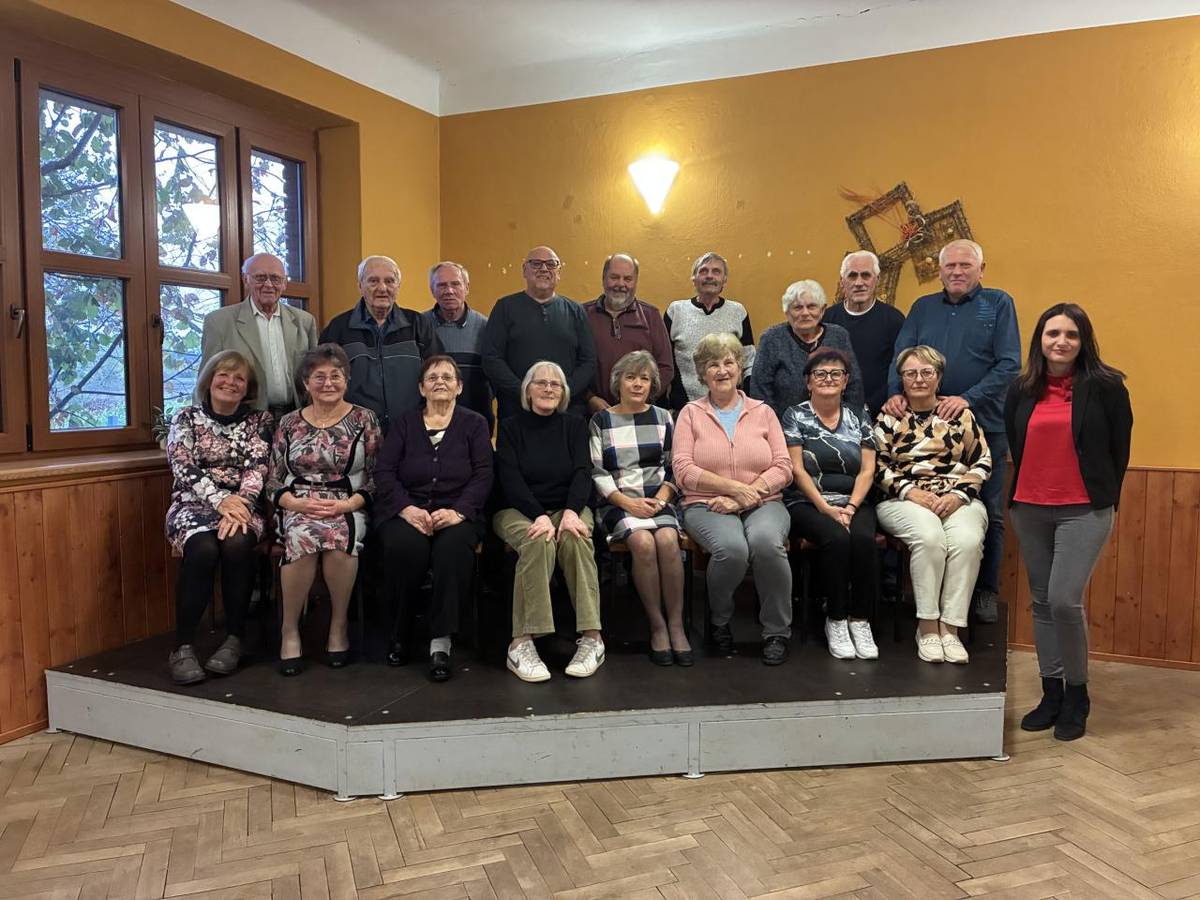 Dne 19. 10. 2025 se uskutečnilo v sále OU tradiční setkání seniorů.