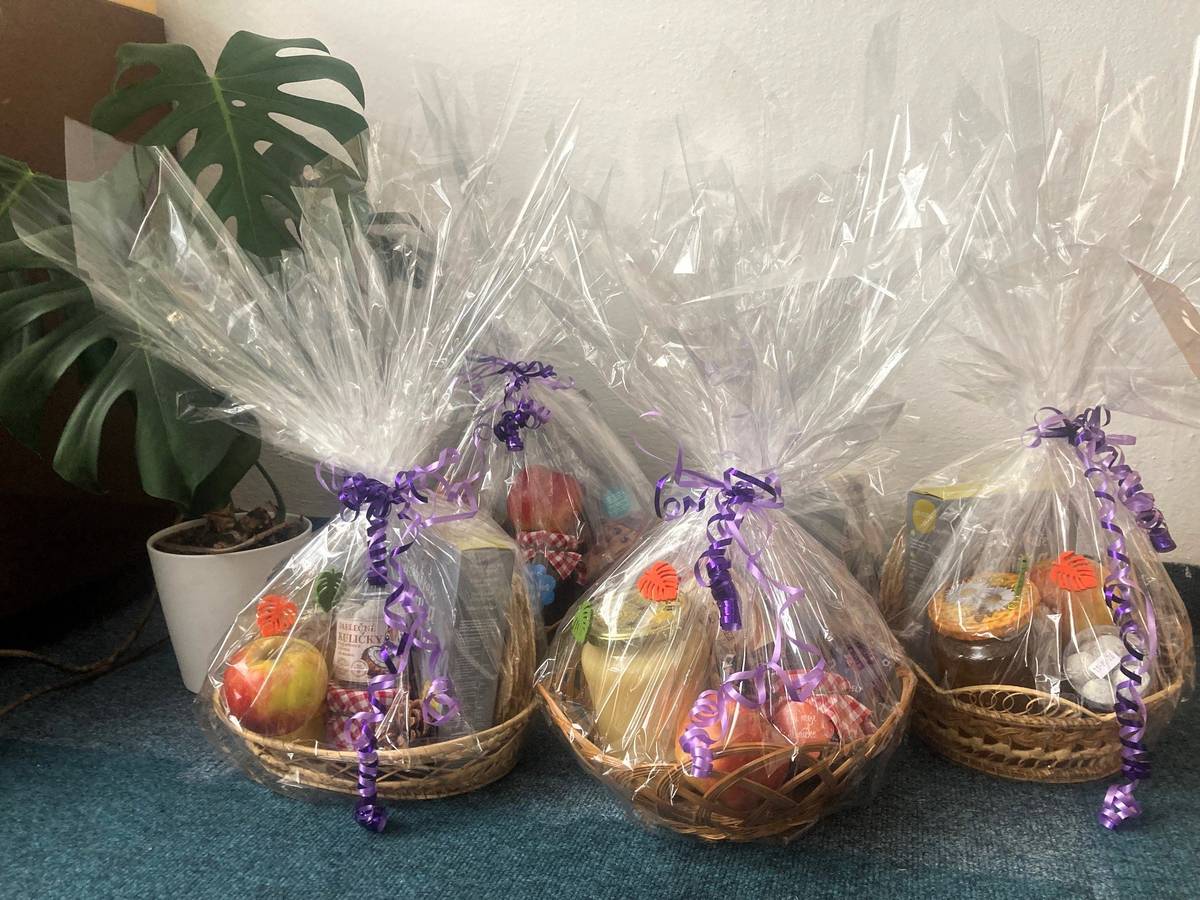 Letošní kalendářové fotosoutěže se zúčastnilo 17 procházkových nadšenců, od kterých příšlo více než 150 snímků! Bylo náročné vybrat do soutěže od každého jen jeden. Velmi si toho vážím, a proto jsme přidali další 2 ceny. Níže tedy můžete hlasovat až pro 5 fotografií, jejichž autoři dostanou dárkový balíček biodobrot vyráběných v Tasově a okolí 🎁 Hlasování probíhá do 28. 10. 2025 ⏰ https://www.munipolis.cz/app/anketa/anketa-kalendar2026-fotosoutez Díky, že tvoříte s námi🧡 starostka   Hlasovat může kdokoli a anonymně i bez registrace na Munipolisu, ale musíte provést autorizaci pomocí telefonního čísla na konci ankety.