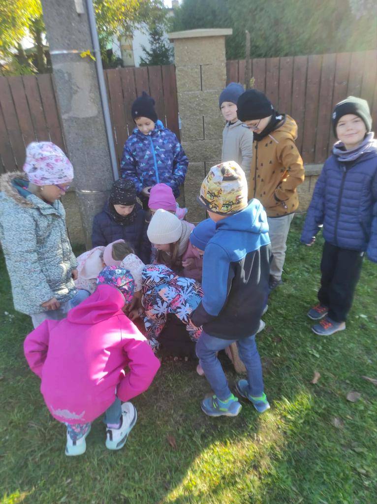 V úterý pro nás děti ze školky připravily stopovačku. Vše bylo perfektně připravené a zorganizované a my jsme si to moc užili. Děkujeme!