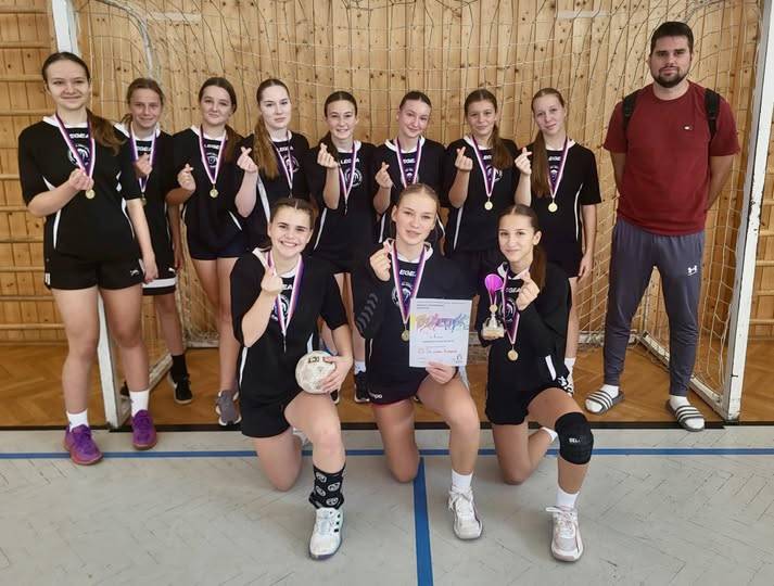 Dne 21.10.2025 se konalo okresní finále v házené starší dívky.