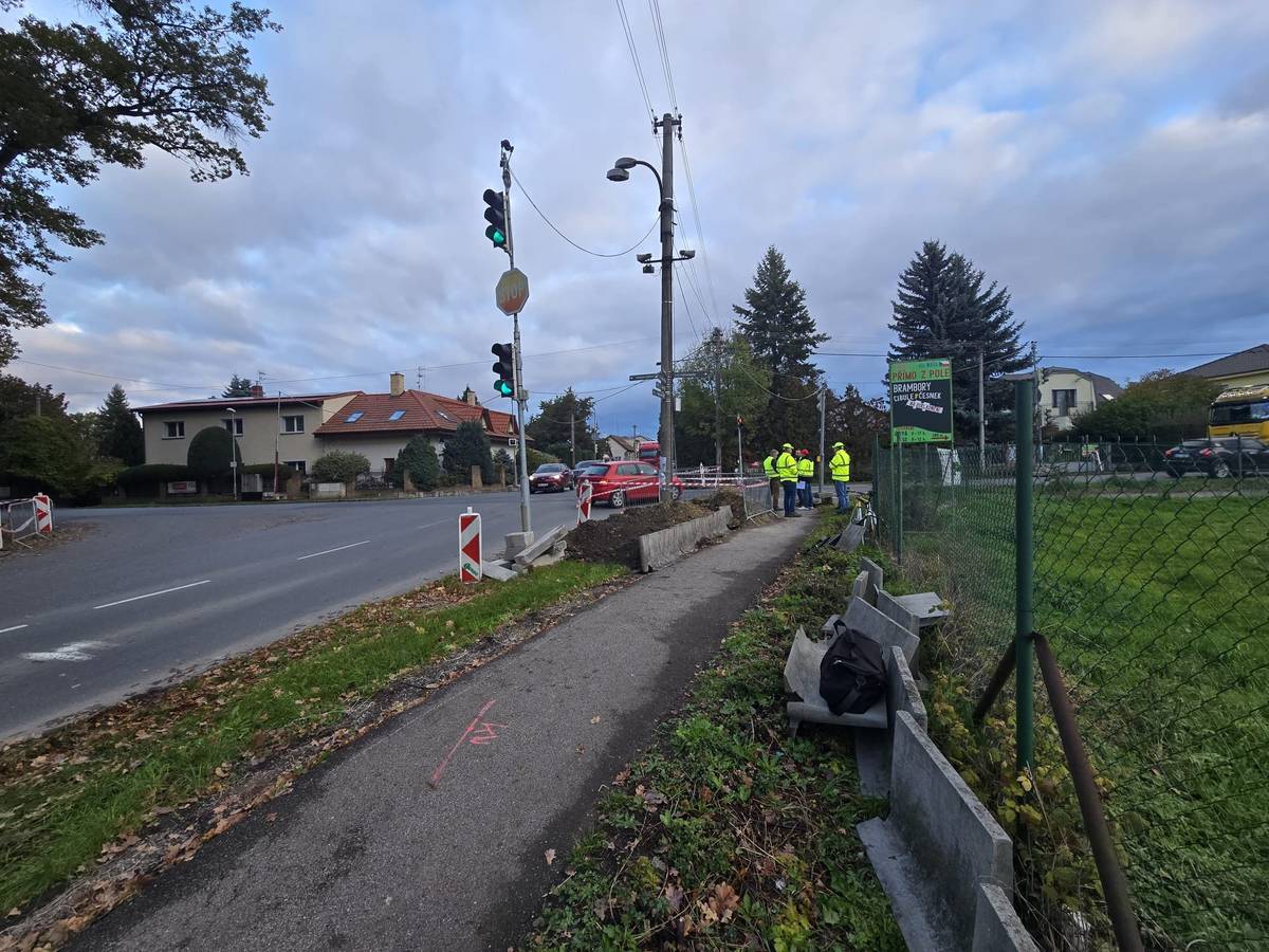 Dnes (pátek 24. 10.) bude omezena průchodnost chodníku pro pěší na křižovatce ulic Hlavní a 5. května z důvodu provádění protlaků pod vozovkou. Žádáme občany o zvýšenou opatrnost při pohybu v této lokalitě.