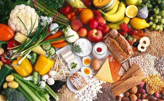 Ve středu 29. 10. v čase od 8:30 do 8:45 hod. u OÚ bude soukromá firma z jižní Moravy prodávat: brambory od 11, 90 Kč, cibuli, česnek, jablka k uskladnění od 25Kč, hrušky, zelí, čerstvý květák, brokolici, hroznové víno, žampióny a další ovoce a zeleninu dle aktuální nabídky, vlašské ořechy, loupané, fazole Becok, český med, čerstvá vejce, ovocná vína, sirupy, marmelády, nakládanou zeleninu, slovenské korbačíky, maďarské klobásy. Dále nabízí velký výběr bonbónů a čokolád. Přijímají objednávky na brambory k zimnímu uskladnění a na krouhané zelí. Možnost objednání a rozvozu až do domu na tel: 736 127 257.