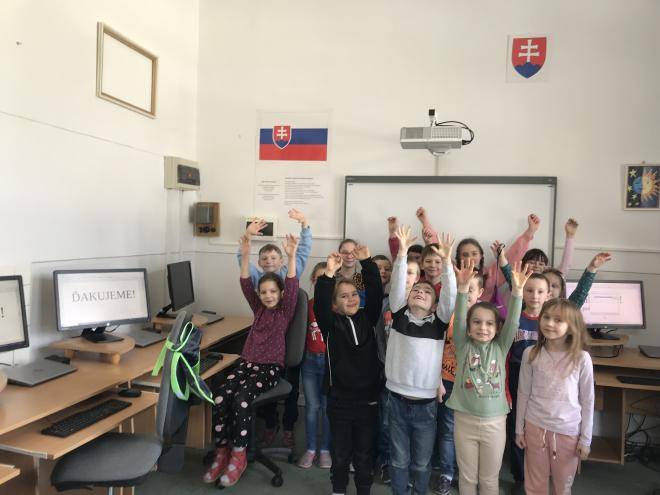 Realizácia Apríl 2023.  Náklady na realizáciu - sponzorský dar v počte 15 ks laptopov od Západoslovenský distribučná, a. s., Bratislava.