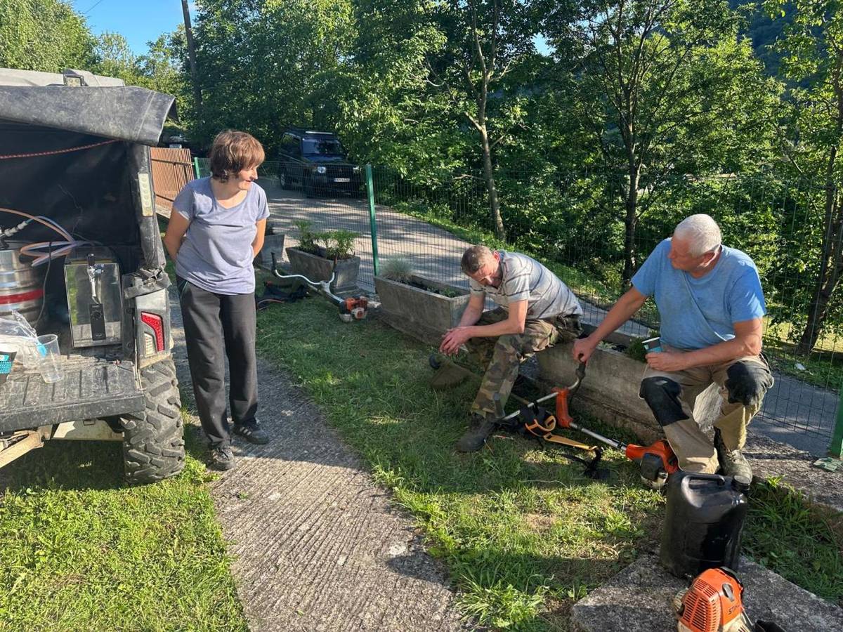 Dňa 18. júla 2025 sa uskutočnila brigáda na miestnom cintoríne v Červenom Kameni, ktorej cieľom bolo upraviť a skrášliť okolie hrobov a spoločných priestorov.