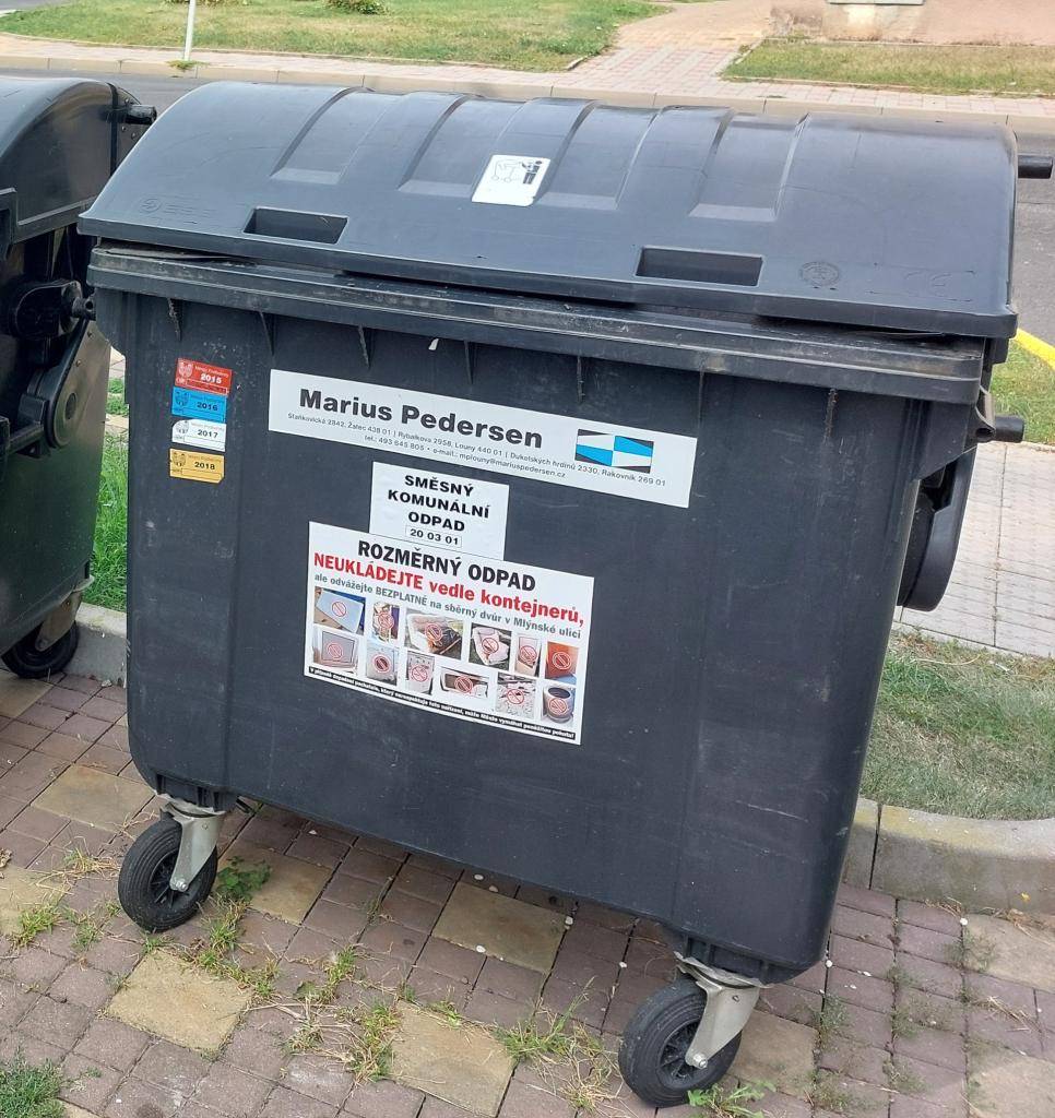 Vážení občané, po společném vyhodnocení se Město Podbořany ve spolupráci se společností Marius Pedersen a.s. rozhodlo prozatím zachovat stávající systém svozu odpadů a v dohledné době neprovádět čipování ani značení nádob na komunální odpad.