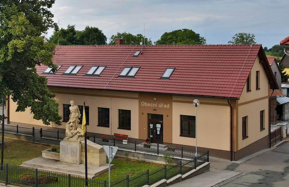 1) v pondělí 27. 10. 2025 bude na OÚ zavřeno. 2) v úterý 28. 10. 2025  bude  Sběrný dvůr Stěžírky zavřeno.