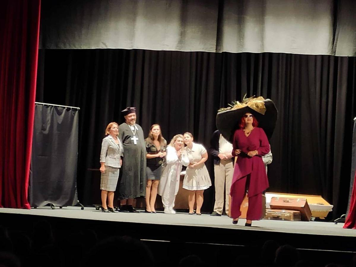 ĎAKUJEME všetkým návštevníkom, ktorí dnes prišli a svojim stálym potleskom dodali hercom energiu a radosť.