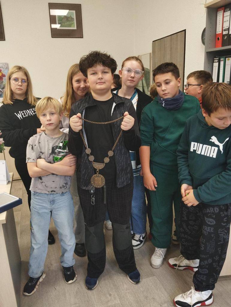 Od začátku školního roku se páťáci v hodinách vlastivědy zabývali tématem Naše obec.