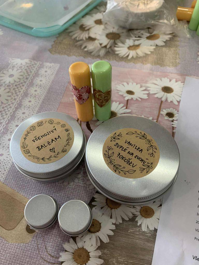 V Nízkoprahovej sociálnej službe pre deti a rodinu Dúha sa 14.10.2025 opäť po roku konal jednodňový kurz : „Výroba prírodnej kozmetiky“.