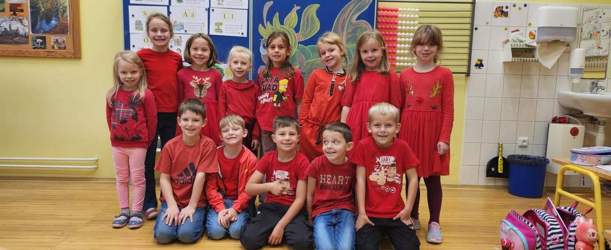 Žáci 1.A měli týden ve znamení barev. Každý den byl věnován jiné barvě, což přineslo do výuky radost a zábavu.