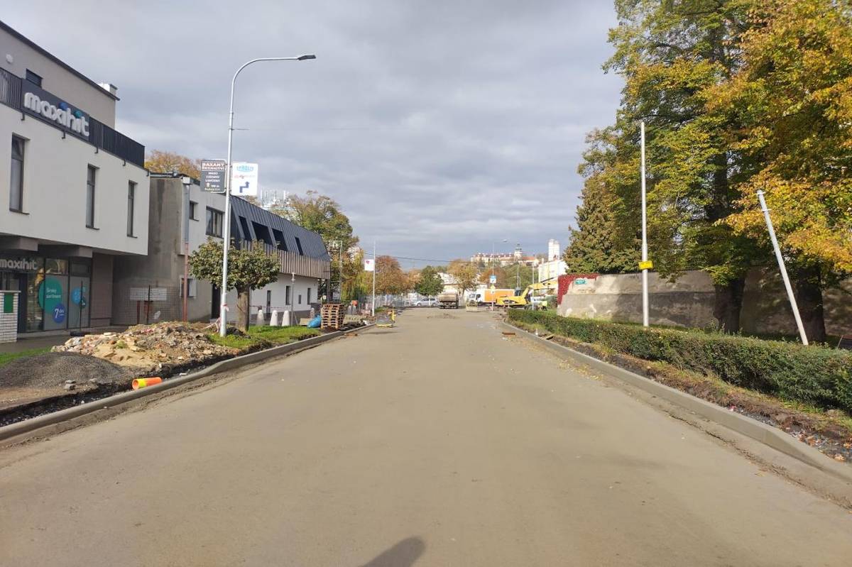 Včera 23. 10. 2025 proběhl další z pravidelných kontrolních dní na stavbě „II/610 Tuřice – Kbel (průtah Benátky nad Jizerou)". Dovolili bychom si vás informovat o aktuálním dění.