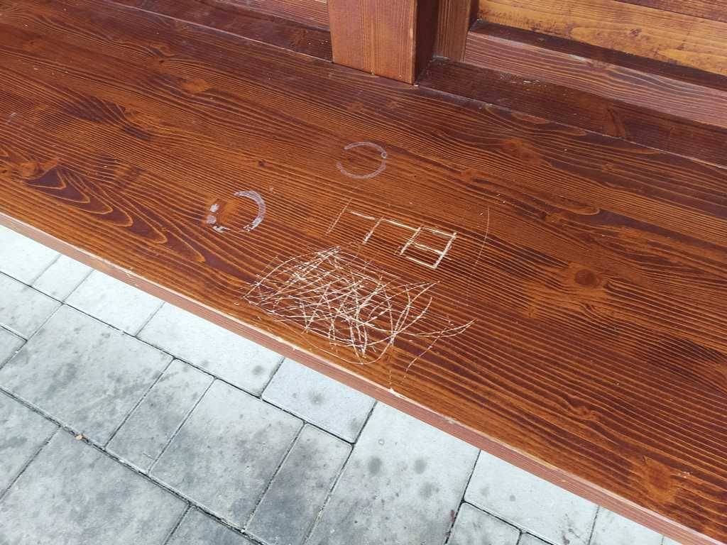 Zamestnanci obce, dodávateľské firmy a zainteresovaní ľudia, všetci sa spoločne snažíme vytvárať hodnoty a prostredie, aby sa nám tu žilo ľahšie a lepšie, ale.......