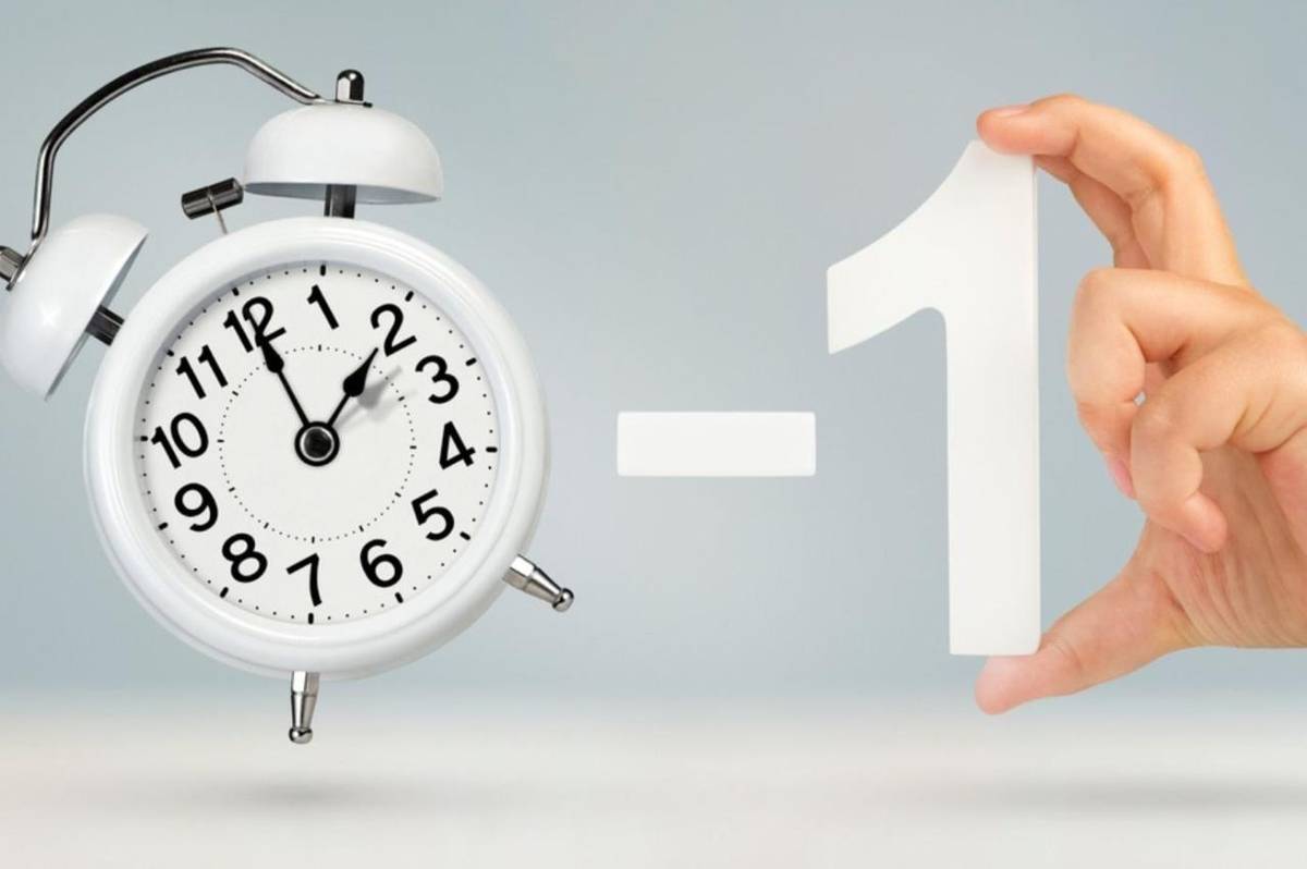 Po skončení letného času sa hodiny opäť posunú, tentokrát o hodinu naspäť. Tento prechod na zimný čas sa v roku 2025 uskutoční v nedeľu 26. októbra. Hodiny sa posunú o jednu hodinu späť, a to z 3:00 na 2:00 ráno. Tento deň bude dlhší o jednu hodinu.