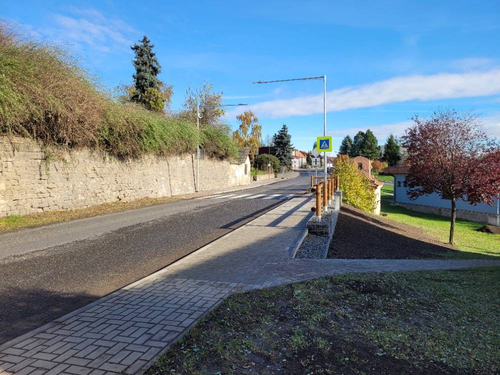 ový chodník, přechod, osvětlení