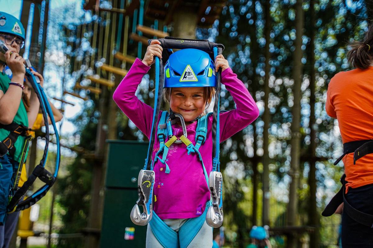 Lanový park Bedřichov má otevřeno dnes i zítra! Přijďte si užít podzim na lanách. Pátek 31. 10. — 11:00–15:00 Sobota 1. 11. — 10:00–15:00. OU Bedrichov