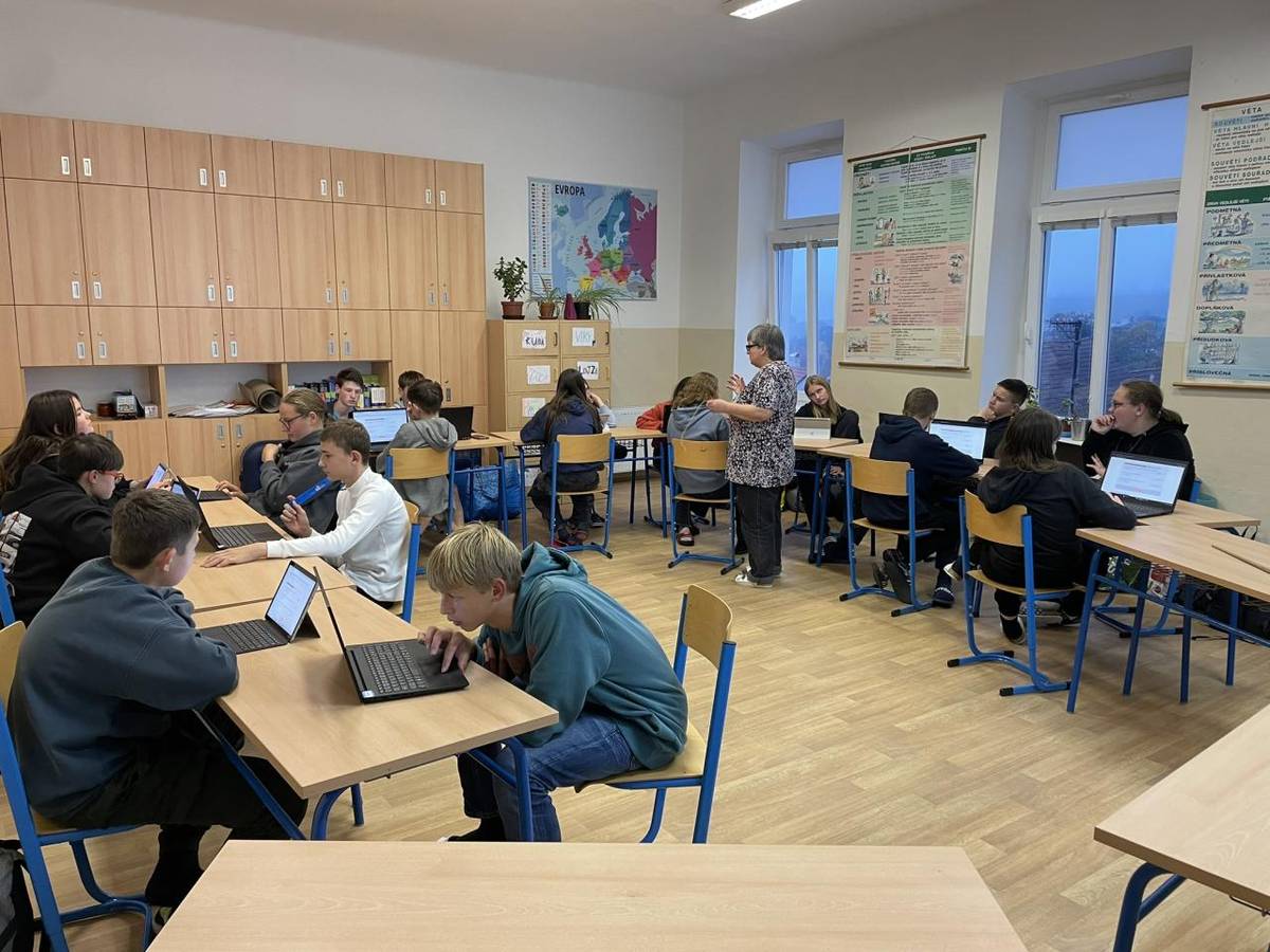 Minulou středu 22. 10. jsme uskutečnili přespávací třídnickou hodinu 8. a 9. ročníku.