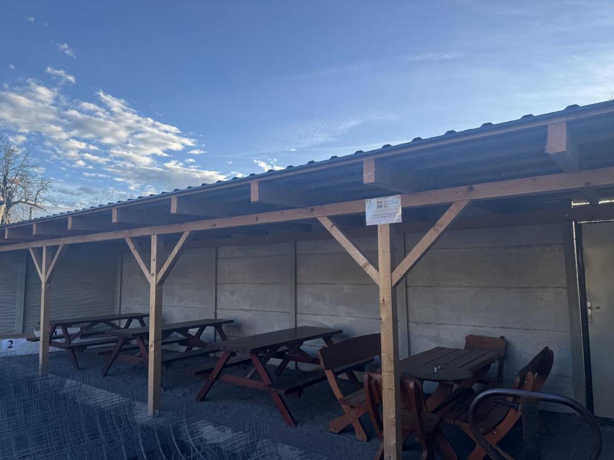 Obec Šelpice s finančnou podporou vo výške 1000,- € od TTSK  zrealizovala projekt výstavby altánku.