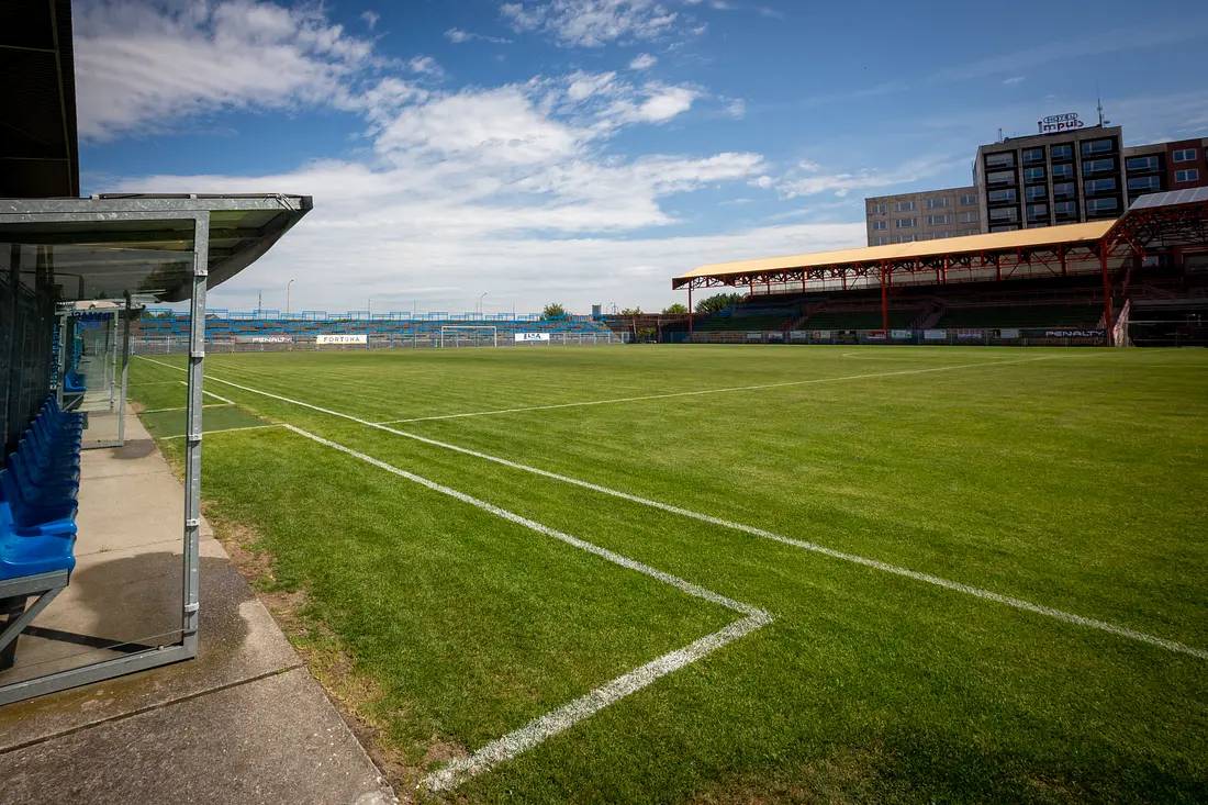 Město Havířov obdrželo poděkování od pořadatelů prestižního utkání Fotbalové Ligy mistrů mladých, ve kterém se střetly týmy U19 Baníku Ostrava a Crvené zvezdy Bělehrad.  Zápas se odehrál ve středu 22. října 2025 na hřišti Městského fotbalového stadionu v Havířově, které se ukázalo jako ideální místo pro konání sportovních akcí této úrovně. Pořadatelé ocenili vstřícnost města, skvělé podmínky i profesionální přístup všech, kteří se na organizaci podíleli. Díky tomu proběhlo utkání v příjemné atmosféře a na vysoké úrovni. Organizátoři utkání navíc uvedli, že by v budoucnu rádi využívali havířovský stadion i pro další podobné zápasy. To je skvělá zpráva nejen pro sportovní fanoušky, ale i pro celé město, které tak potvrzuje svou pověst jako místo, kde sport má pevné místo.