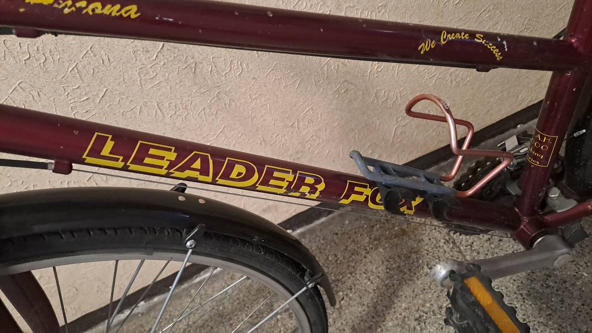 Tento týden bylo v Dolní Branné u areálu Milety nalezeno dámské jízdní kolo značky LEADER FOX. Pokud kolo postrádáte nebo víte, komu patří, je možné si ho vyzvednout na Obecním úřadě v Dolní Branné, tel.: 603 558 842. Děkujeme za předání informace dál.